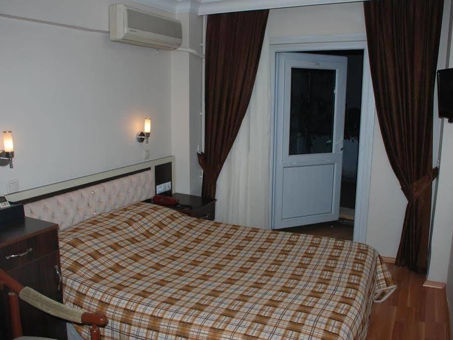 Hotel Grand Mark Istanboel Buitenkant foto